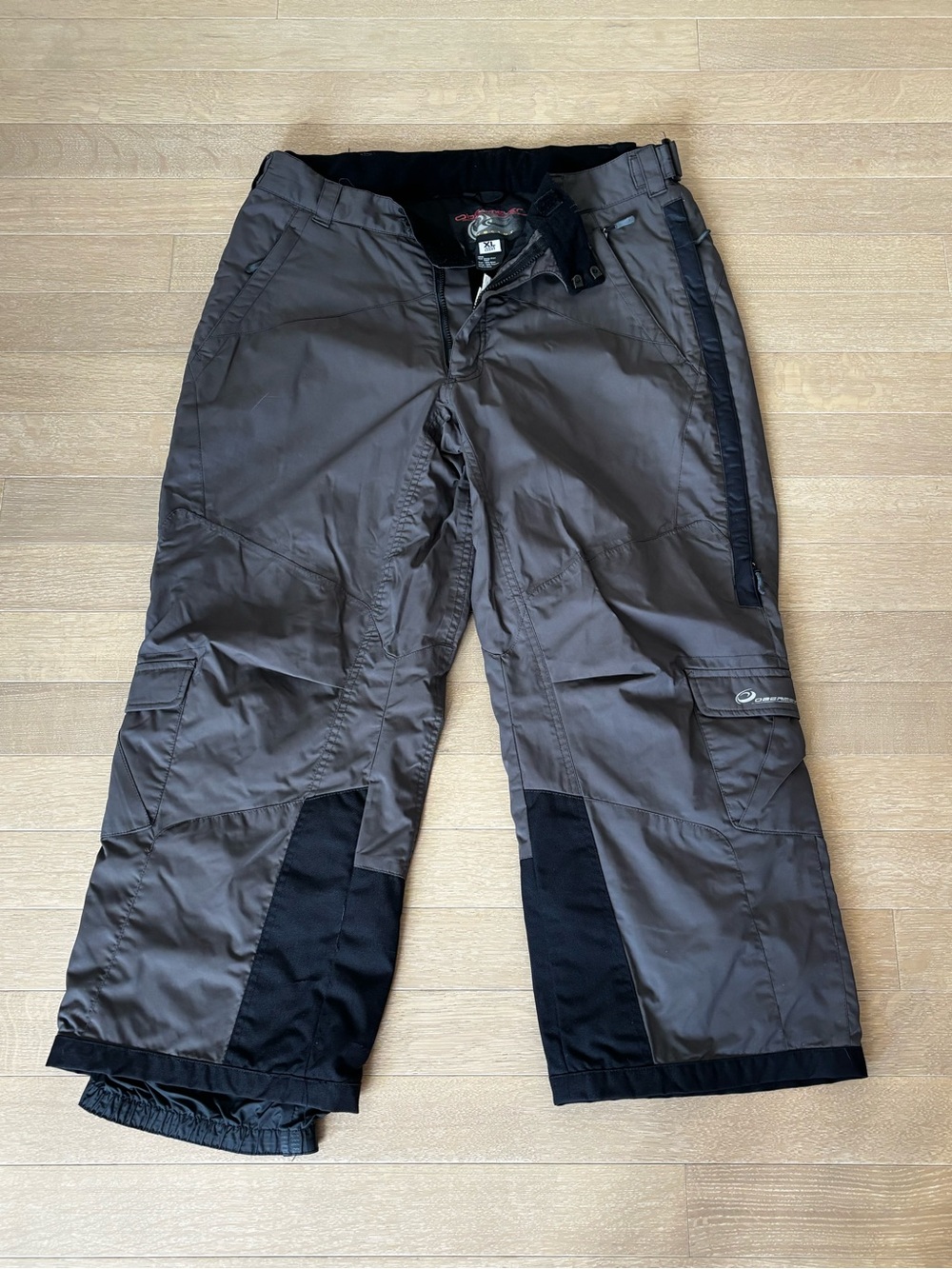 Obermeyer Men's XL Gray Snow Pants with Reinforced Black Panels